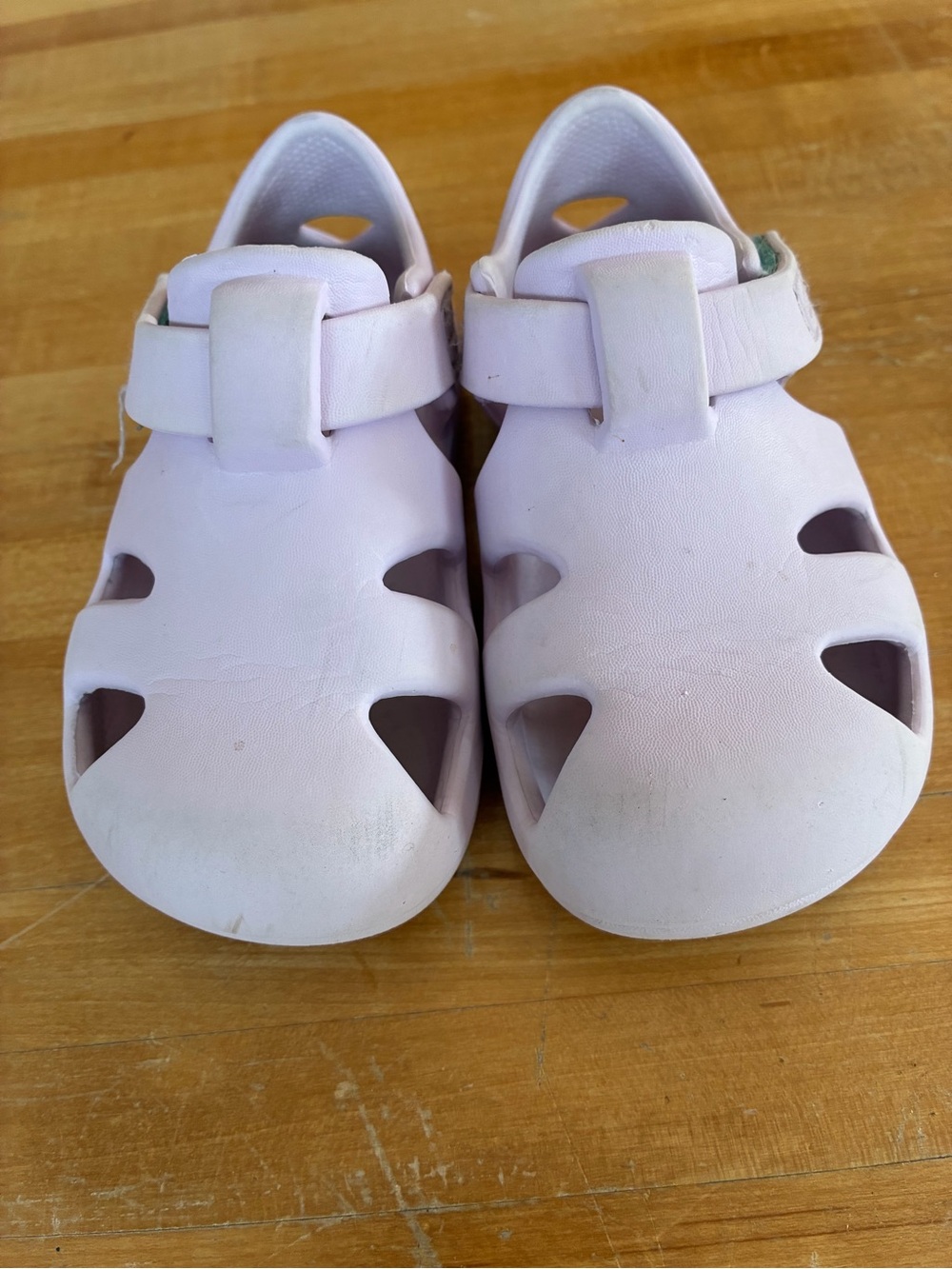Ten little splash sandals